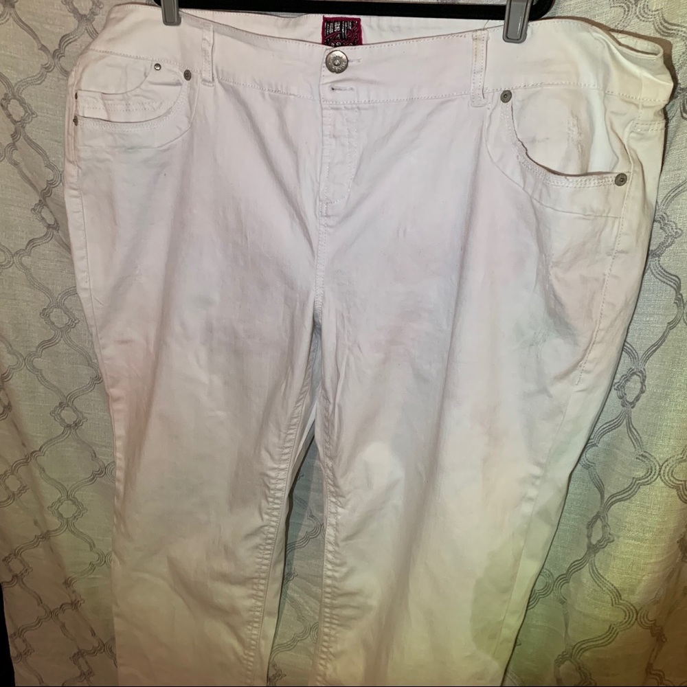 Torrid White Jeans size 28